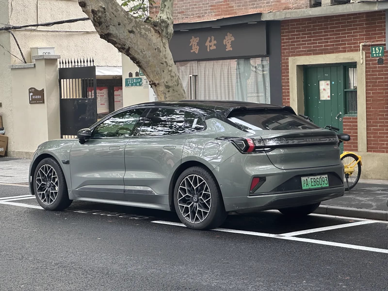 Zeekr 001